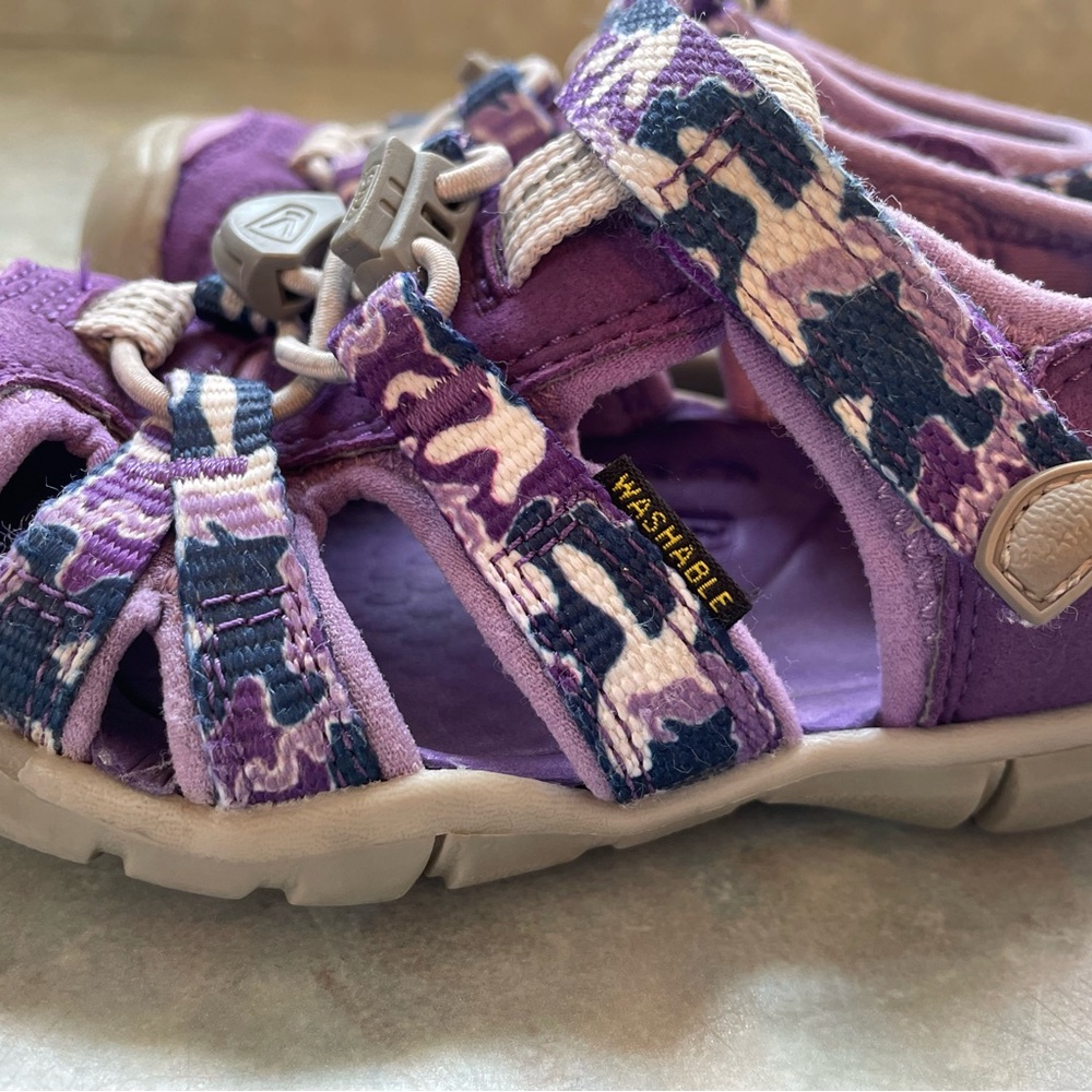 Kids Purple Camo Sandals